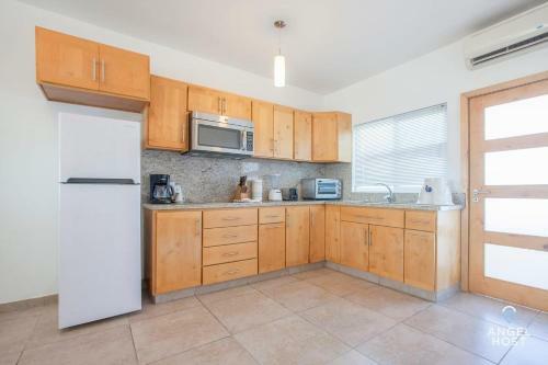 3rd Flr Condo With Spectacular Ocean View & Pool Onsite