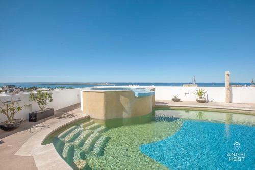 3rd Flr Condo With Spectacular Ocean View & Pool Onsite