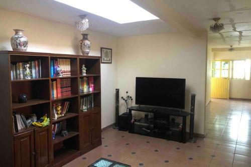 Espaciosa Casa S�per Bien Ubicada En Guadalajara