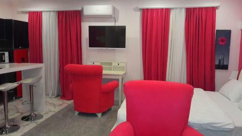 Pink Apartment Near Airport