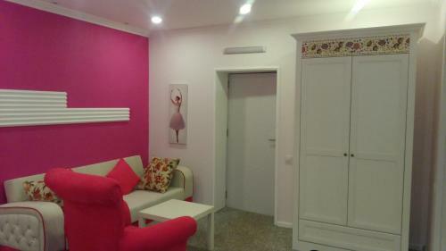 Pink Apartment Near Airport
