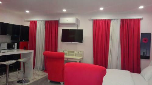 Pink Apartment Near Airport