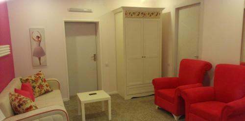 Pink Apartment Near Airport