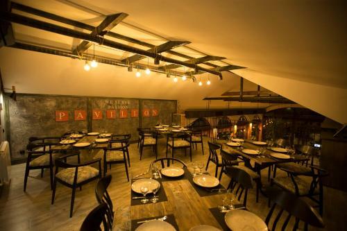 7 Rooms Hotel