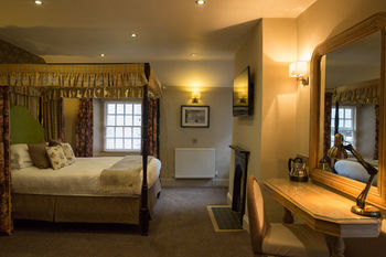 Hostal Queens Head Inn & Restaurant