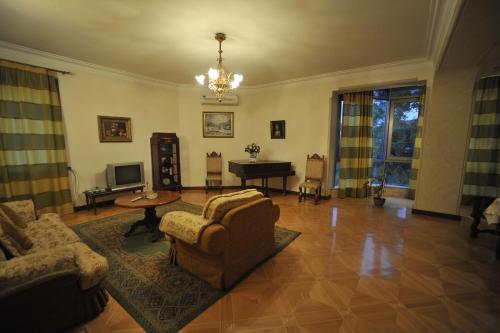 Apartment On Gia Chanturia Str 5