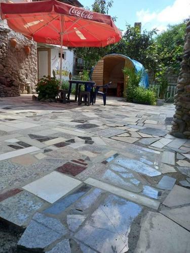 Hostal Mzeos House