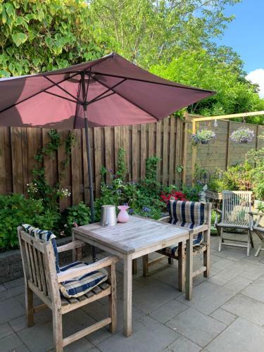 Hostal Gastenverblijf 't Einde Sfeer - Priv� Terras - Airco