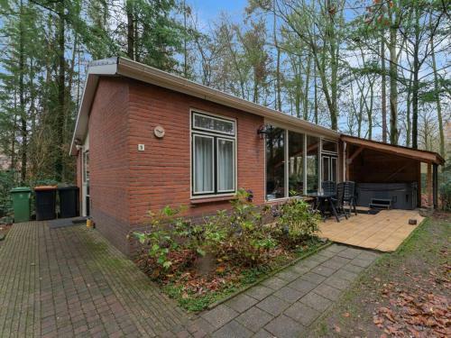 Comfortable Holiday Home In Epe With Hot Tub