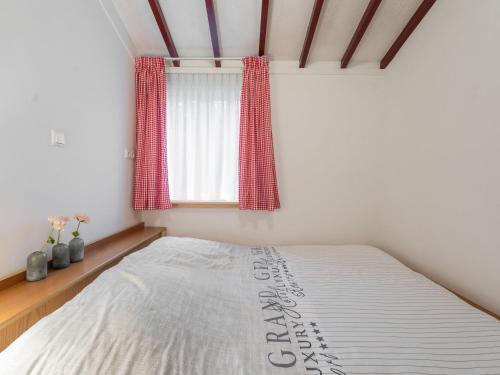 Comfortable Holiday Home In Epe With Hot Tub