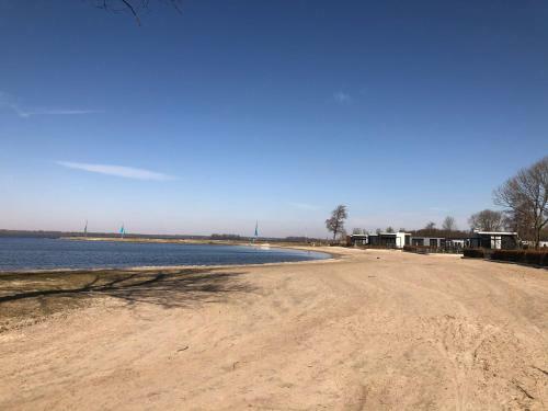 Cube Exclusive Plus Mit Meerblick Am Strand Im Droompark Bad Hoophuizen
