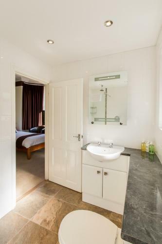 Bed & Breakfast Cumberland House Gatwick B & B