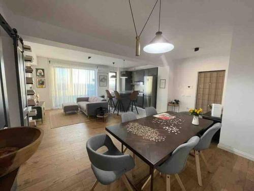 Modern 2-bedroom Apartment In New Residence