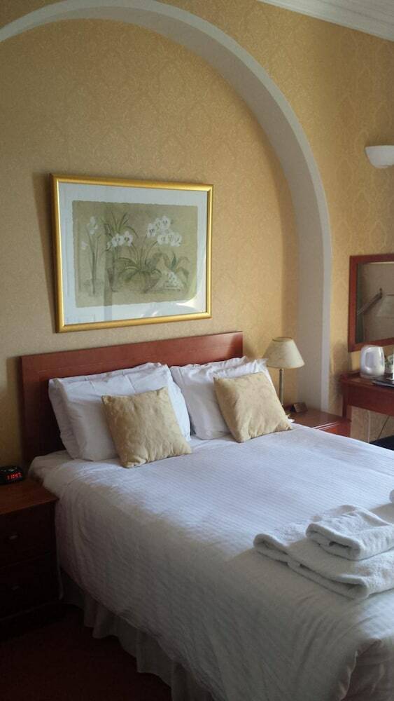 Hotel Tyr Graig Castle