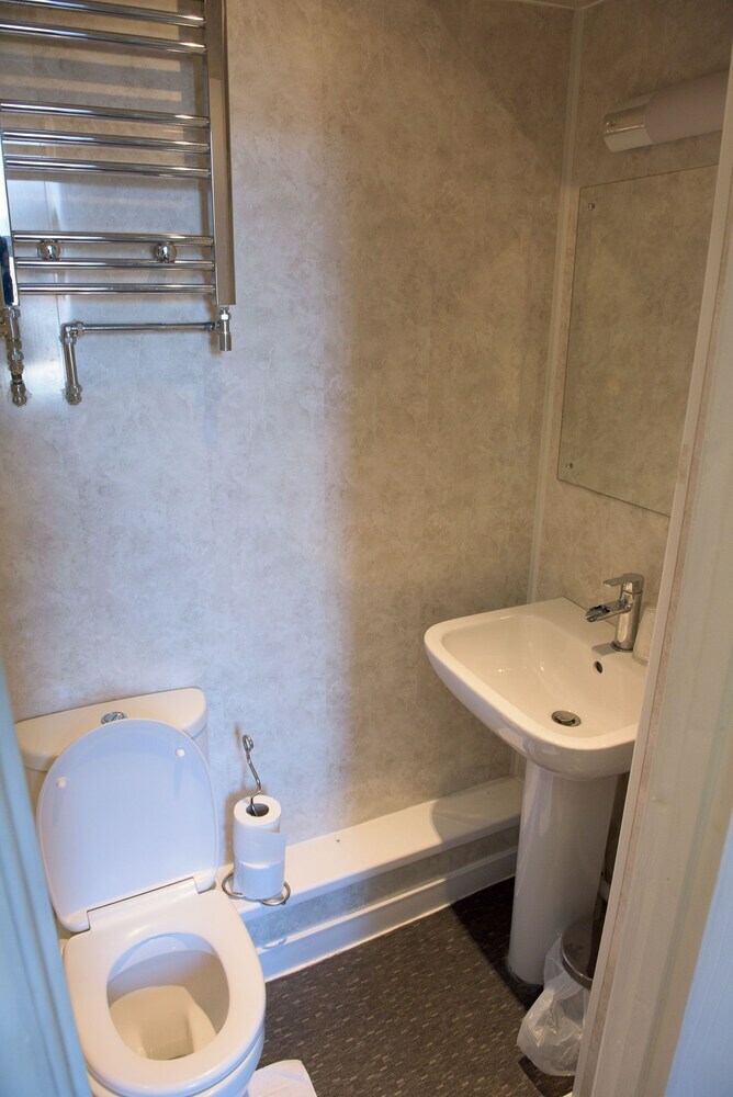 Hostal Leonardos Guest House