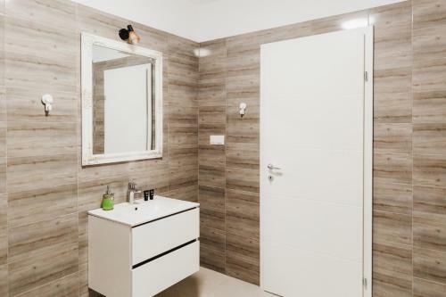 One Room Apart T3 With Free Parking