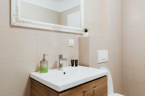 One Room Apart T3 With Free Parking