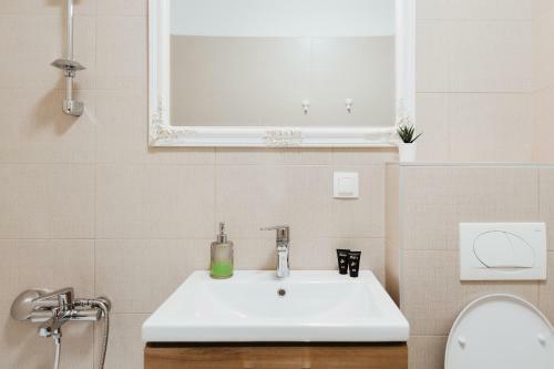 One Room Apart T3 With Free Parking