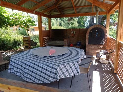Vilc�n, Caba�a 100 Mt2, A 38 K Del Volc�n Llaima