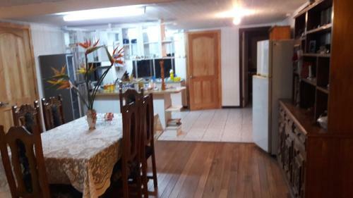 Vilc�n, Caba�a 100 Mt2, A 38 K Del Volc�n Llaima