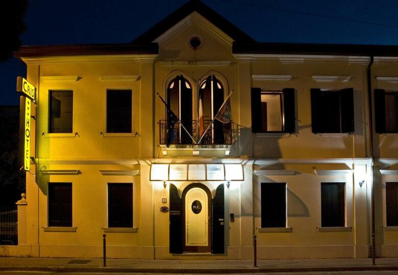 Hotel Cris