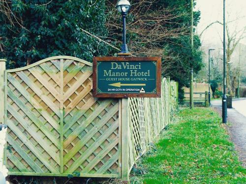 Hostal Da Vinci Guest House - Bed And Breakfast (gatwick)