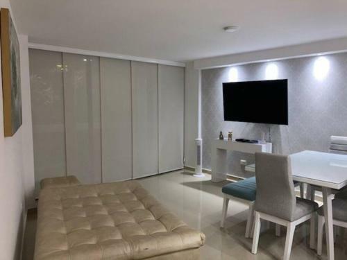 Hermoso Apartamento A UNA Cuadra de La Playa!