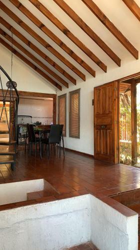 Espaciosa Casa Con Piscina Jard�n Del Mar