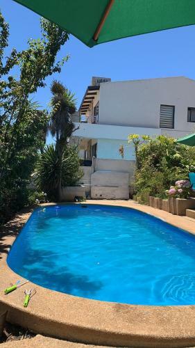 Espaciosa Casa Con Piscina Jard�n Del Mar
