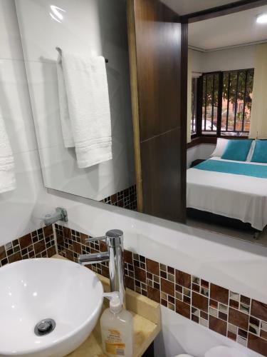 Apartaoficina Laureles - Wifi 200mb