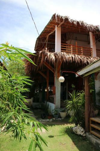 Albergue Chief Mau Moalboal Cebu