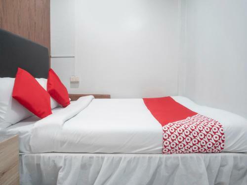 Hotel Vaccinated Staff - Oyo 552 Vines Ape Nap Hostel