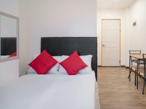 Hotel Vaccinated Staff - Oyo 552 Vines Ape Nap Hostel