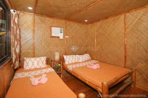 Hotel Pito's Sutokil & Bamboo Rock Resort