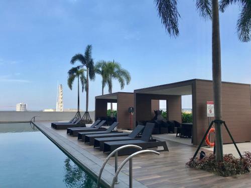 Apartamentos Condo Unit With Balcony In Manila