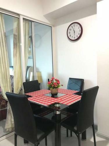 Apartamentos Azure Luxury Beach View Condo Staycation