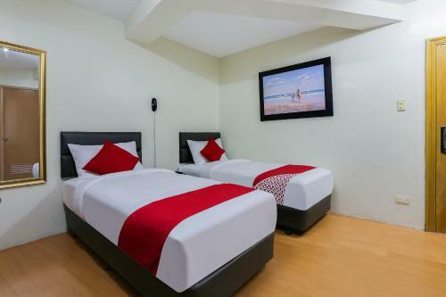 Hotel Vaccinated Staff - Oyo 190 Anglo Residences