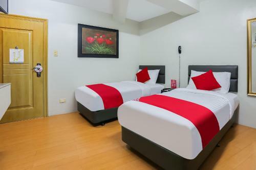 Hotel Vaccinated Staff - Oyo 190 Anglo Residences