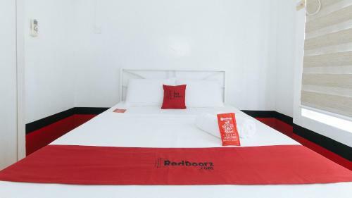 Hotel Reddoorz The Providence Tower - Vaccinated Staff