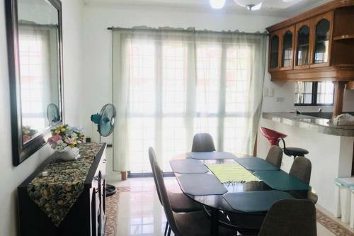 Spacious House In Bf Resort Las Pinas