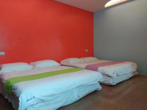 Blue% Hotel