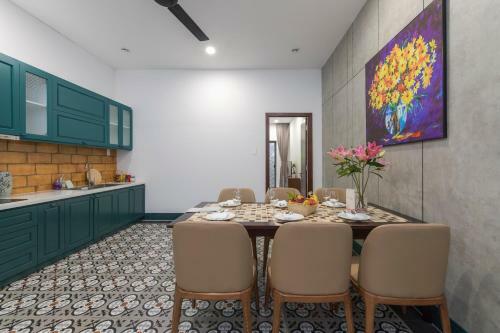 Lim's House - The Market Hideout House