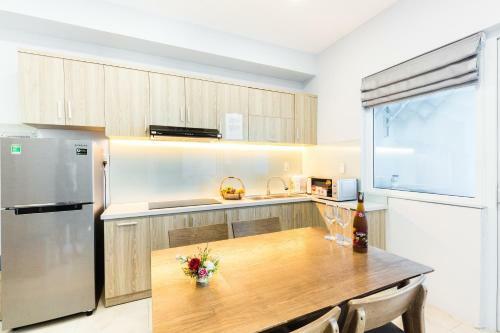 Sandy Gold - Oceanus Apartments