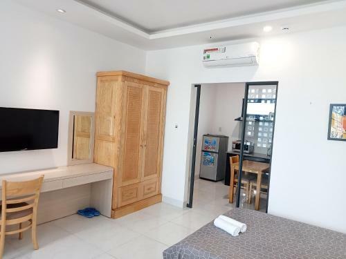 Lee Apartment