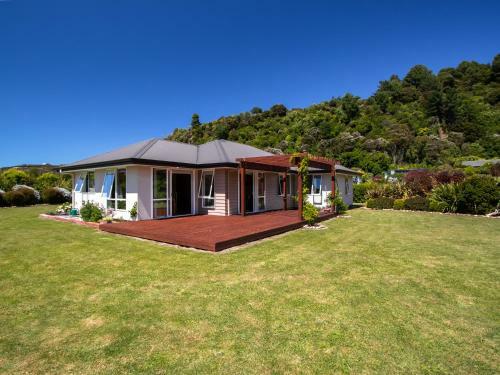 Marahau Oasis - Marahau Holiday Home