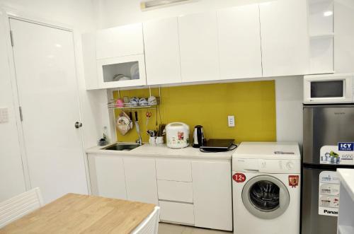 Smiley Apartment 8