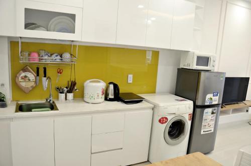 Smiley Apartment 8