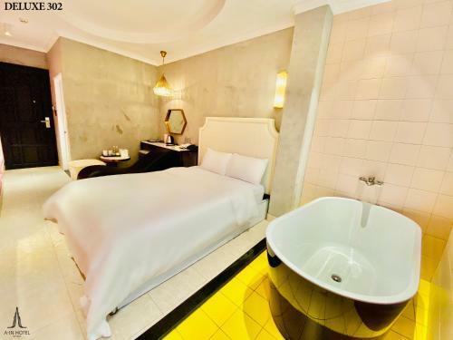 A In Hotel Del Luna