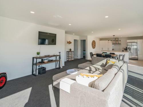 Sundaze Escape - Cooks Beach Holiday Home