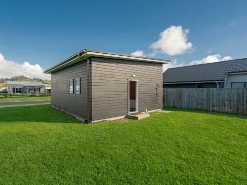Sundaze Escape - Cooks Beach Holiday Home